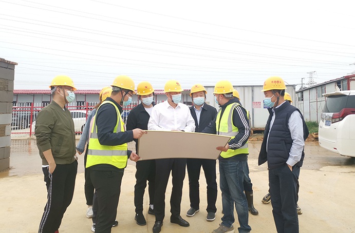 徐旭帶隊(duì)深入項(xiàng)目督導(dǎo)假期疫情防控、安全生產(chǎn)工作，看望慰問一線職工03.jpg