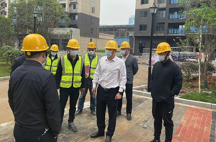 徐旭帶隊(duì)深入項(xiàng)目督導(dǎo)假期疫情防控、安全生產(chǎn)工作，看望慰問一線職工02.jpg