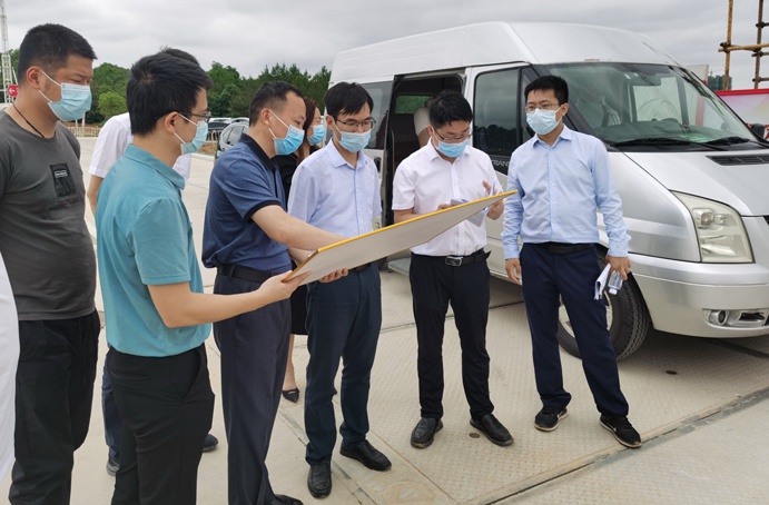 賴?yán)^紅到綠色建材科技產(chǎn)業(yè)園項目視察