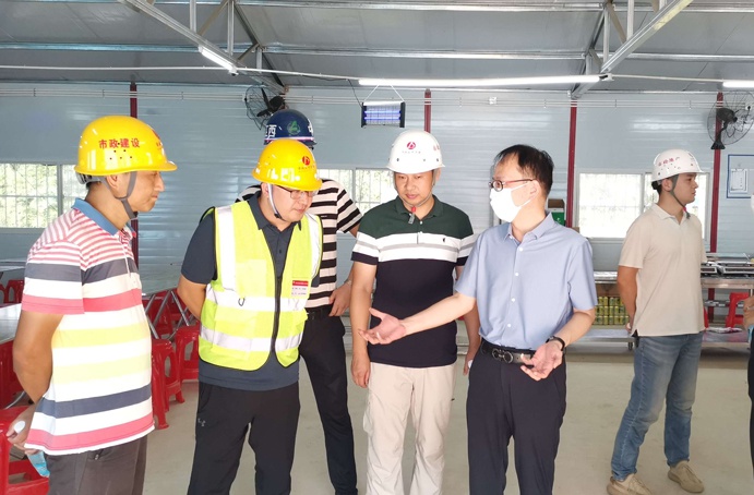 市政公用集團(tuán)安監(jiān)部部長熊新國到市政公用城三期項目檢查指導(dǎo)安全生產(chǎn) 市政公用集團(tuán)安監(jiān)部部長熊新國到市政公用城三期項目檢查指導(dǎo)安全生產(chǎn)