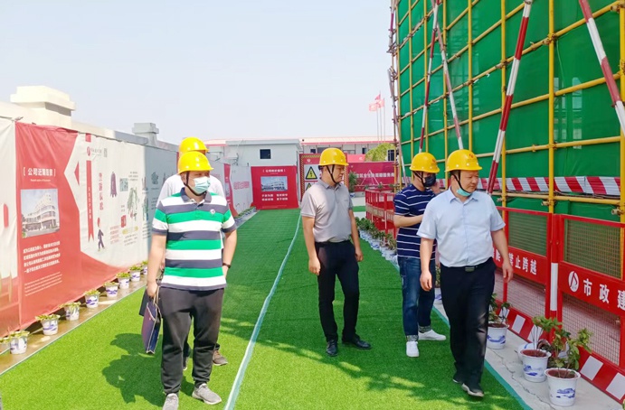 市政公用集團(tuán)安監(jiān)部副部長徐漢君深入秦坊村安置房（一期）一標(biāo)項目進(jìn)行節(jié)前安全生產(chǎn)專項督查