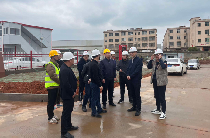 市政公用集團副總經(jīng)理楊閑冬到新建區(qū)職業(yè)技術學校新校區(qū)建設項目調研 市政公用集團副總經(jīng)理楊閑冬到新建區(qū)職業(yè)技術學校新校區(qū)建設項目調研
