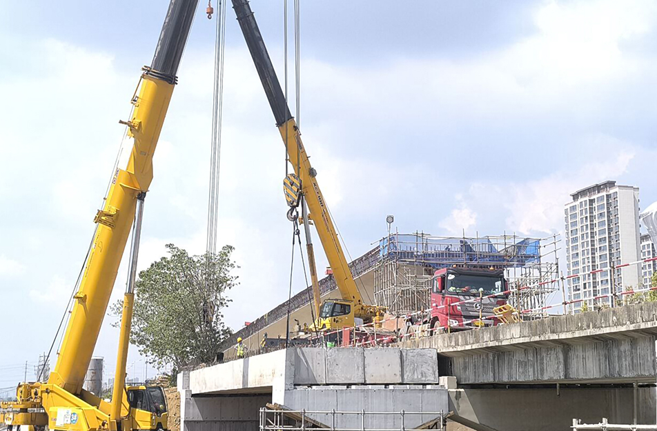 深南互通立交項(xiàng)目啟動(dòng)預(yù)制空心板梁吊裝 25米梁體完成首件架設(shè)